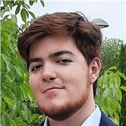 Estudiante de Ingeniería Informática en tercer año con amplio conocimiento en varios lenguajes de programación